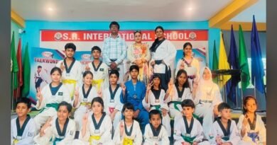 एसआर इंटरनेशनल स्कूल में ताइक्वांडो खिलाड़ियों को वितरित किए गए बेल्ट