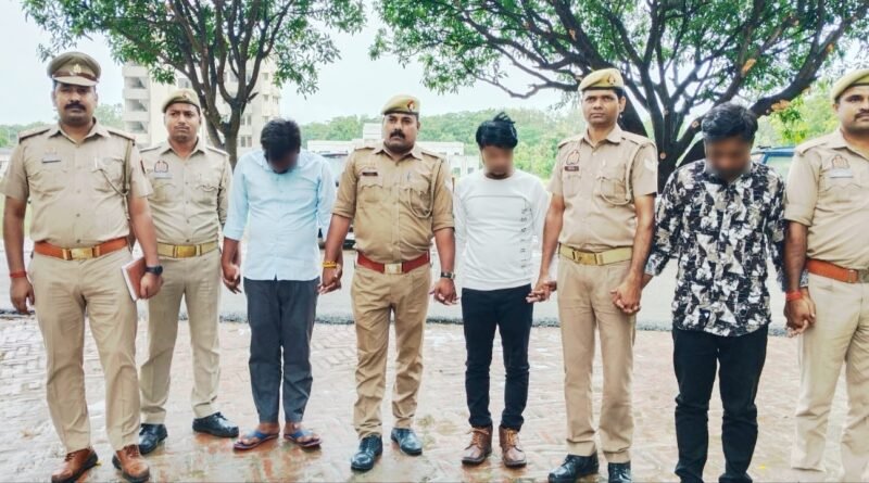 सिद्धार्थनगर में पुलिस को बड़ी सफलता: फरार चल रहे 3 गैंगस्टर गिरफ्तार, नेपाल कनेक्शन भी आया सामने सिद्धार्थनगर में पुलिस को बड़ी सफलता: फरार चल रहे 3 गैंगस्टर गिरफ्तार, नेपाल कनेक्शन भी आया सामने