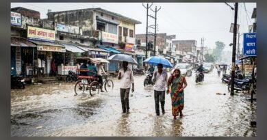 सिद्धार्थनगर में 36 घंटे से मूसलाधार बारिश, जलभराव और तेज हवाओं से बेहाल हुआ जनजीवन; स्कूल बंद