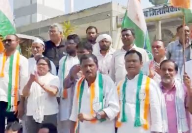 देशभर में करोड़ों वोटर्स के नाम काटने पर बिफरी कांग्रेस: सिद्धार्थनगर में CEC ज्ञानेश कुमार का पुतला फूंका, पुलिस से छीना-झपटी