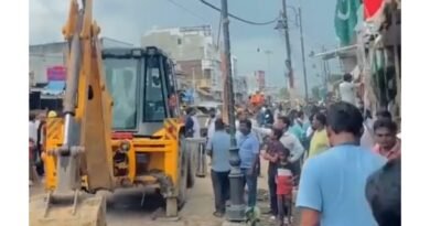 इटवा में गरजे बुलडोजर: जाम की समस्या से निजात दिलाने को पटरियों और फुटपाथ से हटाए अवैध कब्जे