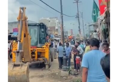 इटवा में गरजे बुलडोजर: जाम की समस्या से निजात दिलाने को पटरियों और फुटपाथ से हटाए अवैध कब्जे इटवा में गरजे बुलडोजर: जाम की समस्या से निजात दिलाने को पटरियों और फुटपाथ से हटाए अवैध कब्जे