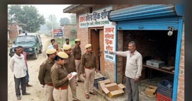 सिद्धार्थ नगर – पुलिस चौकी से 50 मीटर दूरी पर दुस्साहसिक वारदात: कोल्ड्रिंक दुकान का ताला तोड़ 1.80 लाख नकद उड़ा ले गए चोर, कारोबारियों में दहशत