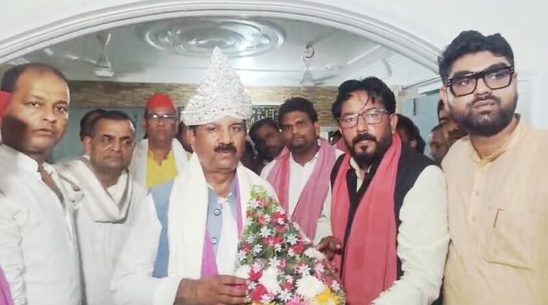 सिद्धार्थनगर में सपा प्रदेश अध्यक्ष श्यामलाल पाल का भव्य स्वागत, पूर्व न पा अध्यक्ष जमील सिद्दीकी ने पहनाया चांदी का मुकुट सिद्धार्थनगर में सपा प्रदेश अध्यक्ष श्यामलाल पाल का भव्य स्वागत, पूर्व न पा अध्यक्ष जमील सिद्दीकी ने पहनाया चांदी का मुकुट