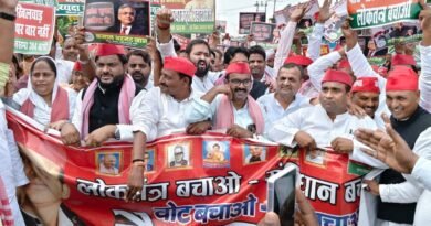 सिद्धार्थनगर: वोट चोरी के खिलाफ सपा का हल्लाबोल, मुख्य चुनाव आयुक्त का पुतला फूंका; इस्तीफे की मांग