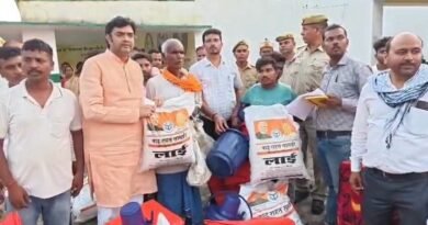 शोहरतगढ़ में बाढ़ प्रभावित 500 परिवारों को राहत सामग्री का वितरण, विधायक विनय वर्मा ने दिया हरसंभव मदद का भरोसा