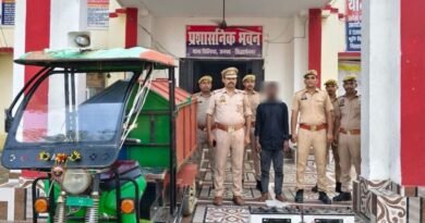 चिल्हिया में पंचायत भवन चोरी का 24 घंटे में खुलासा, ई-रिक्शा कूड़ा गाड़ी और इनवर्टर-बैटरी के साथ आरोपी गिरफ्तार