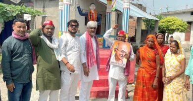 शोहरतगढ़ में सपाइयों का हल्लाबोल: ‘वोट बचाओ-देश बचाओ’ मार्च निकाल चुनाव आयुक्त के खिलाफ की नारेबाजी, पुलिस ने पुतला दहन का प्रयास किया विफल