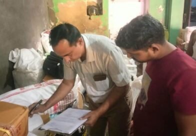 सिद्धार्थनगर में नकली ब्रांडेड पानी की फैक्ट्री पर छापा: लाखों का माल जब्त, ‘CLEAR ADVANCE’ के नाम से चल रहा था खेल सिद्धार्थनगर में नकली ब्रांडेड पानी की फैक्ट्री पर छापा: लाखों का माल जब्त, ‘CLEAR ADVANCE’ के नाम से चल रहा था खेल