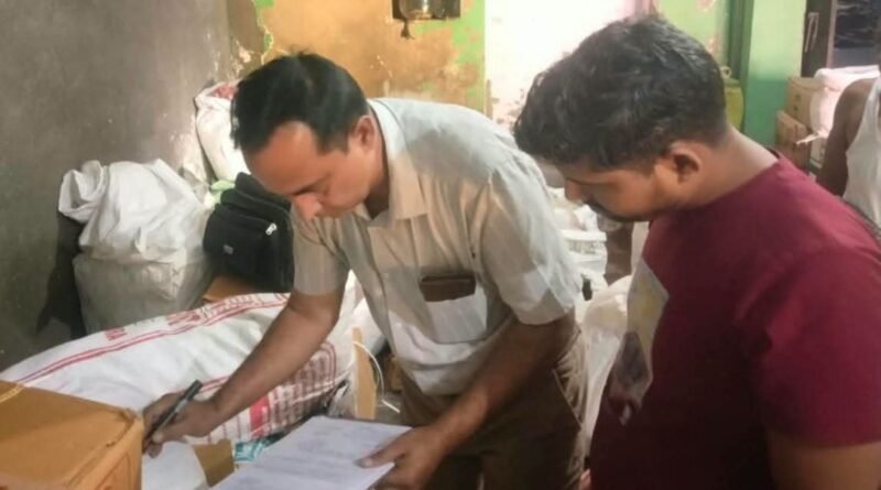 सिद्धार्थनगर में नकली ब्रांडेड पानी की फैक्ट्री पर छापा: लाखों का माल जब्त, ‘CLEAR ADVANCE’ के नाम से चल रहा था खेल सिद्धार्थनगर में नकली ब्रांडेड पानी की फैक्ट्री पर छापा: लाखों का माल जब्त, ‘CLEAR ADVANCE’ के नाम से चल रहा था खेल