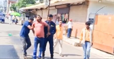 नेपाल-भारत सीमा पर बढ़ा तनाव: 64 बोरी चावल ज़ब्ती के विरोध में व्यवसायी ने किया आत्मदाह का प्रयास