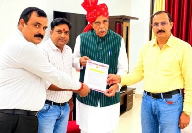 डुमरियागंज: अधूरे प्रेस भवन के निर्माण को मिलेगी नई गति, सांसद जगदंबिका पाल ने दिए ₹10 लाख देने का आश्वासन
