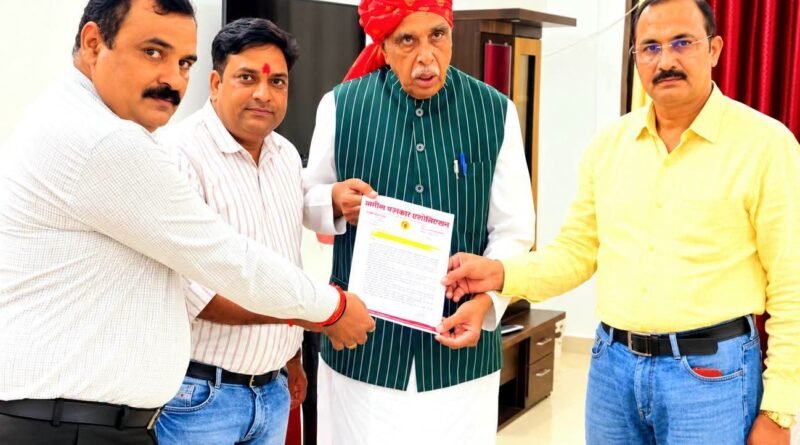 डुमरियागंज: अधूरे प्रेस भवन के निर्माण को मिलेगी नई गति, सांसद जगदंबिका पाल ने दिए ₹10 लाख देने का आश्वासन