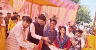विधायक विनय वर्मा ने शोहरतगढ़ में आशा बहनों, एएनएम और स्वास्थ्य कर्मियों को किया सम्मानित, बांटे दीपावली उपहार