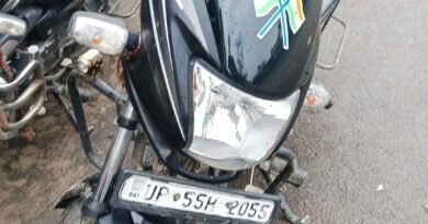 घर के बाहर खड़ी प्लंबर की बाइक उठा ले गए चोर, पीड़ित ने पुलिस को दी तहरीर