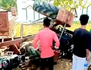बिग ब्रेकिंग: सिद्धार्थनगर में भीषण सड़क हादसा, तेज रफ्तार ट्रैक्टर-ट्रॉली ने बाइक सवारों को रौंदा; दो युवक गंभीर, एक बस्ती रेफर