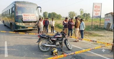 सिद्धार्थनगर: शोहरतगढ़-सनई हाईवे पर दर्दनाक हादसा, बस की टक्कर से बाइक सवार युवा कॉलेज संचालक की मौत