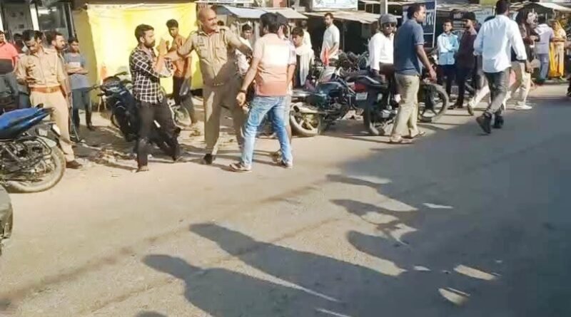 सिद्धार्थनगर: खेसरहा SBI ATM पर जमकर चले लात-घूंसे, मारपीट का वीडियो वायरल; सुरक्षा व्यवस्था पर उठे गंभीर सवाल
