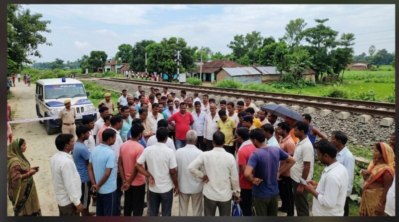 बढ़नी में दर्दनाक हादसा: ट्रेन की चपेट में आने से युवक की मौत, इलाके में सनसनी बढ़नी में दर्दनाक हादसा: ट्रेन की चपेट में आने से युवक की मौत, इलाके में सनसनी