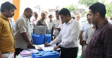आगामी चुनाव की तैयारियां: सिद्धार्थनगर में EVM की प्रथम स्तरीय जांच (FLC) शुरू, DM ने किया निरीक्षण