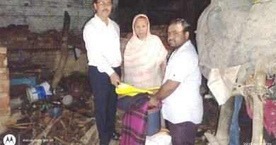 सिद्धार्थनगर: अग्नि तांडव में गरीब का जला आशियाना, तन के कपड़ों के सिवा सब खाक; PM आवास योजना के दावों पर उठे गंभीर सवाल