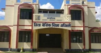 सिद्धार्थनगर: रिश्वत मांगने के आरोपी बीएसए कार्यालय के लिपिक पर गिरी गाज, वीडियो वायरल होने के बाद निलंबित