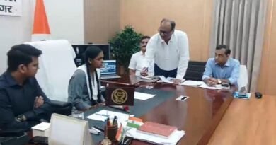 मिशन शक्ति: सिद्धार्थनगर में 11वीं की छात्रा श्रद्धा पांडेय बनीं एक दिन की जिलाधिकारी, सुनीं जनता की समस्याएं
