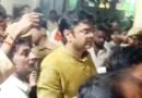 सड़क हादसे में दो युवकों की दर्दनाक मौत, पीड़ित परिवारों से मिलने पहुंचे विधायक विनय वर्मा, बंधाया ढांढस