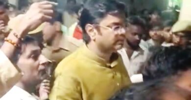 सड़क हादसे में दो युवकों की दर्दनाक मौत, पीड़ित परिवारों से मिलने पहुंचे विधायक विनय वर्मा, बंधाया ढांढस