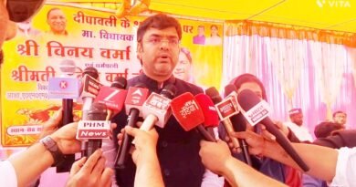 20 साल बाद जर्जर सड़क के बहुरे दिन, शुरू हुआ निर्माण: ग्राम प्रधान राधेश्याम शर्मा, राजकुमार अग्रहरि व संजय मित्तल ने जताया आभार